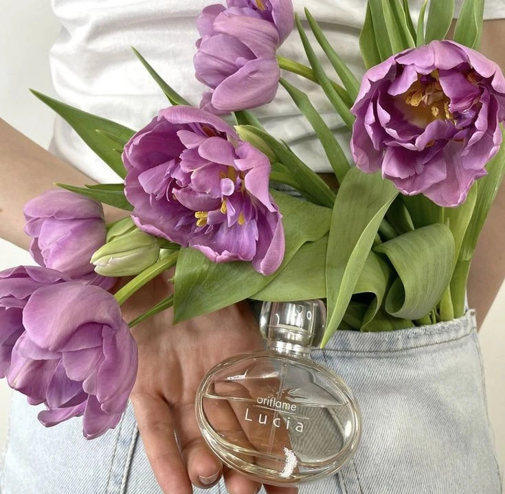 عطر زنانه لوسیا اوریفلیم